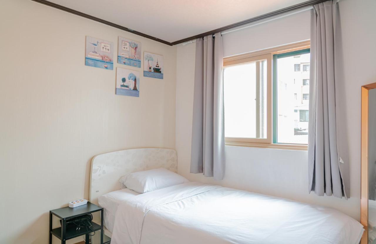 Апартаменты For Family Group, 4Min To Seoul Station Экстерьер фото