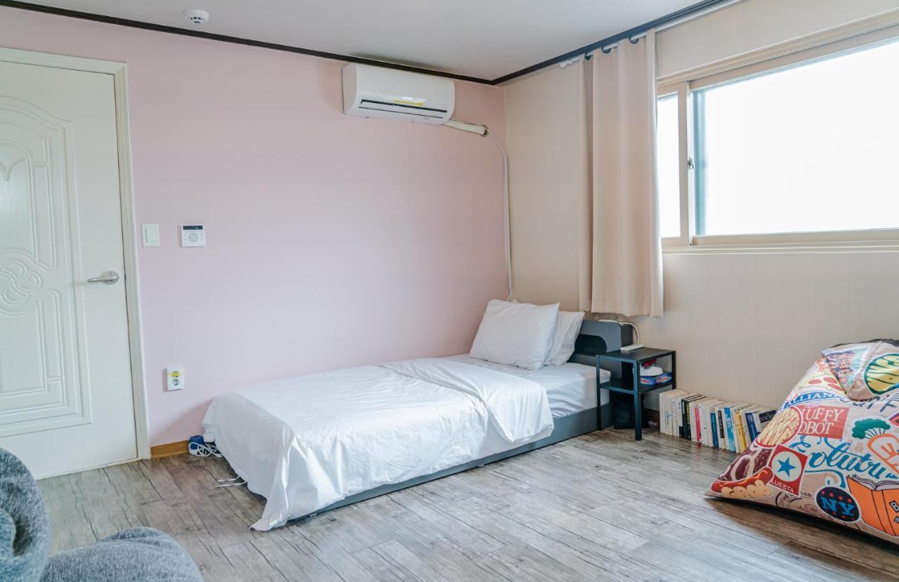 Апартаменты For Family Group, 4Min To Seoul Station Экстерьер фото
