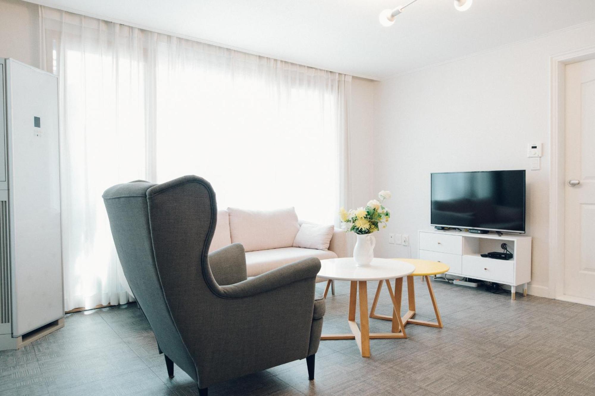 Апартаменты For Family Group, 4Min To Seoul Station Экстерьер фото